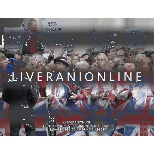 Anti Monarchy protesters outside St Paul\'s at the Queens Diamand Jubilee ©photoshot/AGENZIA ALDO LIVERANI SAS - ITALY ONLY - REALI INGLESI: La Regina Elisabetta II d\'inghilterra e la famiglia reale durante le celebrazioni del Giubileo di diamante