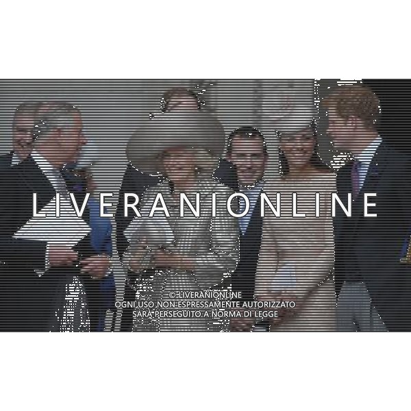 Royals attend the Queen\'s Diamond Jubilee thanksgiving service at St Paul\'s Cathedral. Here, Prince Charles, Prince William, The Duchess of Cornwall, Peter Phillips, The Duchess of Cambridge \' Prince Harry.5-6-12 ©photoshot/AGENZIA ALDO LIVERANI SAS - ITALY ONLY - REALI INGLESI: La Regina Elisabetta II d\'inghilterra e la famiglia reale durante le celebrazioni del Giubileo di diamante
