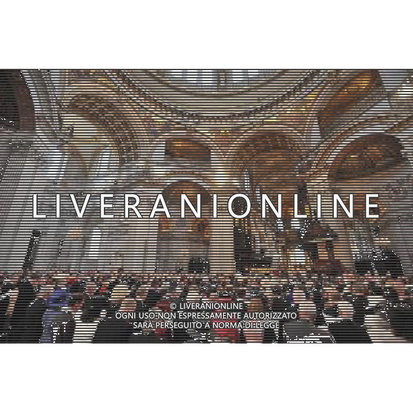 Guests attend a thanksgiving service at St. Paul\'s Cathedral in Central London marking the Queen\'s Diamond Jubilee. ©photoshot/AGENZIA ALDO LIVERANI SAS - ITALY ONLY - REALI INGLESI: La Regina Elisabetta II d\'inghilterra e la famiglia reale durante le celebrazioni del Giubileo di diamante