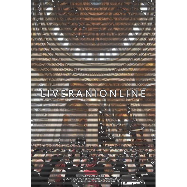 Guests attend a thanksgiving service at St. Paul\'s Cathedral in Central London marking the Queen\'s Diamond Jubilee. ©photoshot/AGENZIA ALDO LIVERANI SAS - ITALY ONLY - REALI INGLESI: La Regina Elisabetta II d\'inghilterra e la famiglia reale durante le celebrazioni del Giubileo di diamante