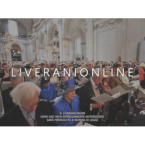 Guests attend a thanksgiving service at St. Paul\'s Cathedral in Central London marking the Queen\'s Diamond Jubilee. ©photoshot/AGENZIA ALDO LIVERANI SAS - ITALY ONLY - REALI INGLESI: La Regina Elisabetta II d\'inghilterra e la famiglia reale durante le celebrazioni del Giubileo di diamante