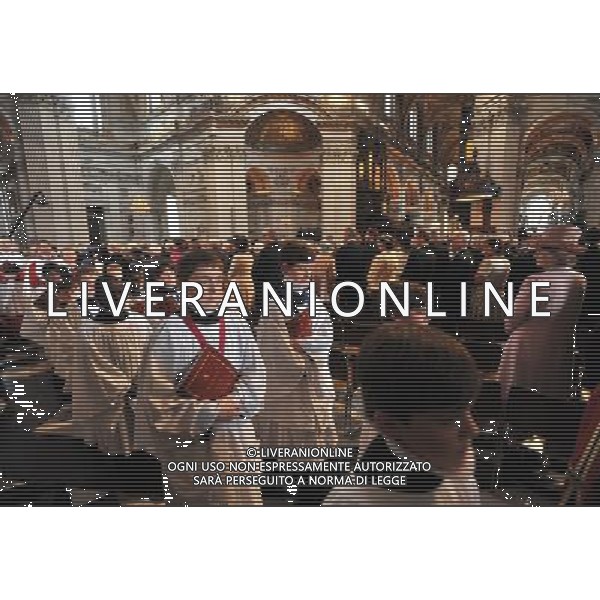 Members of the Choir depart after a thanksgiving service at St. Paul\'s Cathedral in Central London marking the Queen\'s Diamond Jubilee. ©photoshot/AGENZIA ALDO LIVERANI SAS - ITALY ONLY - REALI INGLESI: La Regina Elisabetta II d\'inghilterra e la famiglia reale durante le celebrazioni del Giubileo di diamante