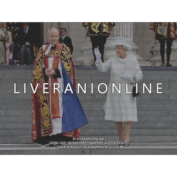 The Queen at the Diamond Jubilee Thanksgiving Service at St Paul\'s Cathedral in London, England 5th June 2012 ©photoshot/AGENZIA ALDO LIVERANI SAS - ITALY ONLY - REALI INGLESI: La Regina Elisabetta II d\'inghilterra e la famiglia reale durante le celebrazioni del Giubileo di diamante