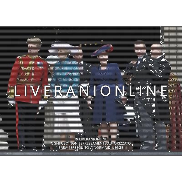 Peter Phillips and wife Autumm at the Diamond Jubilee Thanksgiving Service at St Paul\'s Cathedral in London, England 5th June 2012 ©photoshot/AGENZIA ALDO LIVERANI SAS - ITALY ONLY - REALI INGLESI: La Regina Elisabetta II d\'inghilterra e la famiglia reale durante le celebrazioni del Giubileo di diamante