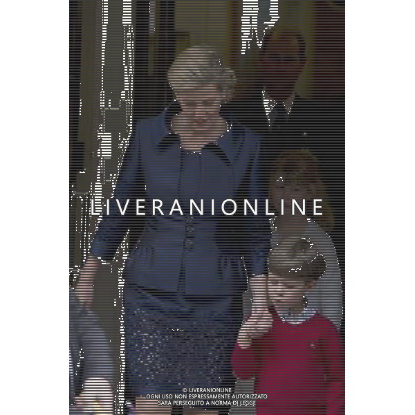 Sophie Countess of Wessex leaves King Edward VII Hospital after visiting the Duke of Edinburgh in London, Britain, 05 June 2012. Prince Philip, Duke of Edinburgh, 90, has been taken to hospital with a bladder infection, Buckingham Palace said on 04 June 2012. He would remain under observation in private King Edward VII hospital for a few days, a spokeswoman said. She said the move was taken as a precautionary measure. ©photoshot/AGENZIA ALDO LIVERANI SAS - ITALY ONLY - REALI INGLESI: La Regina Elisabetta II d\'inghilterra e la famiglia reale durante le celebrazioni del Giubileo di diamante