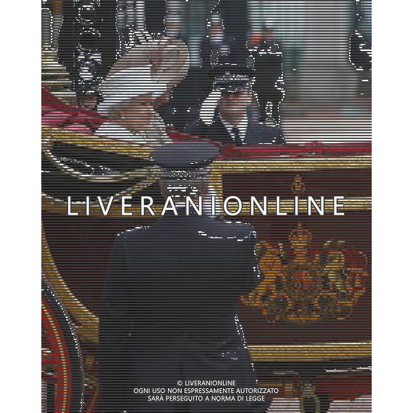 Queen Elizabeth II arrives at Buckingham Palace in central London, as part of the Queen\'s Diamond Jubilee celebrations. Photo date: Tuesday June 5, 2012. Celebrations have been taking place across the country in honour of the Queen\'s 60 years reign on the throne. Photo credit: Johnny Green ©photoshot/AGENZIA ALDO LIVERANI SAS - ITALY ONLY - REALI INGLESI: La Regina Elisabetta II d\'inghilterra e la famiglia reale durante le celebrazioni del Giubileo di diamante