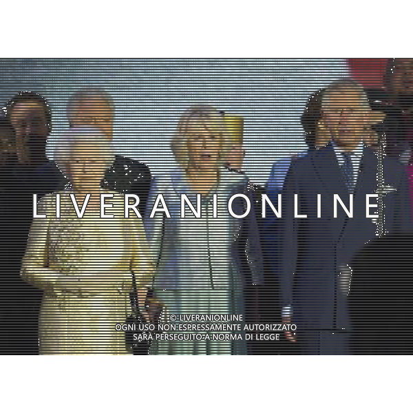 (1731115ep) Queen Elizabeth II, Camilla Duchess of Cornwall and Prince Charles The Queen\'s Diamond Jubilee, Concert at Buckingham Palace, London, Britain - 04 Jun 2012 ©photoshot/AGENZIA ALDO LIVERANI SAS - ITALY ONLY - REALI INGLESI: La Regina Elisabetta II d\'inghilterra e la famiglia reale durante le celebrazioni del Giubileo di diamante