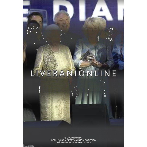 (1731115el) Queen Elizabeth II and Camilla Duchess of Cornwall The Queen\'s Diamond Jubilee, Concert at Buckingham Palace, London, Britain - 04 Jun 2012 ©photoshot/AGENZIA ALDO LIVERANI SAS - ITALY ONLY - REALI INGLESI: La Regina Elisabetta II d\'inghilterra e la famiglia reale durante le celebrazioni del Giubileo di diamante