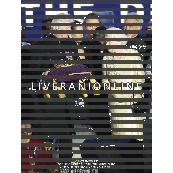 (1731115ei) Cheryl Cole, Queen Elizabeth II and Tom Jones The Queen\'s Diamond Jubilee, Concert at Buckingham Palace, London, Britain - 04 Jun 2012 ©photoshot/AGENZIA ALDO LIVERANI SAS - ITALY ONLY - REALI INGLESI: La Regina Elisabetta II d\'inghilterra e la famiglia reale durante le celebrazioni del Giubileo di diamante