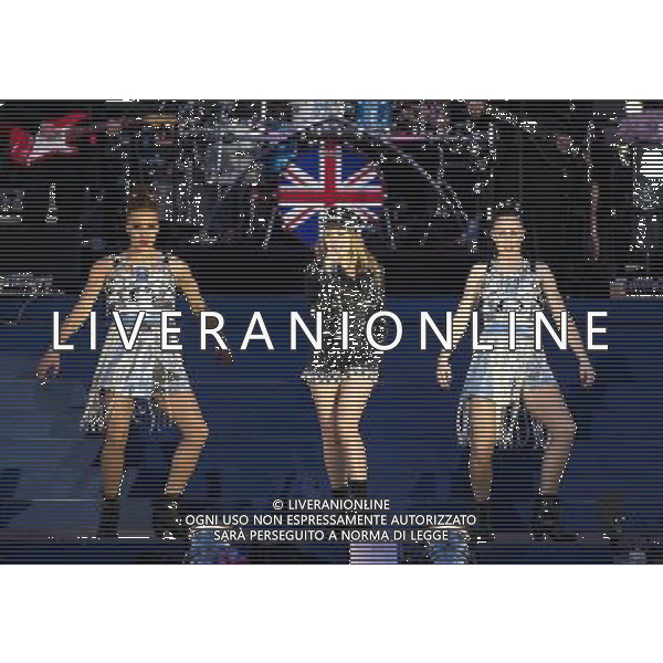 (1731115dx) Kylie Minogue The Queen\'s Diamond Jubilee, Concert at Buckingham Palace, London, Britain - 04 Jun 2012 ©photoshot/AGENZIA ALDO LIVERANI SAS - ITALY ONLY - REALI INGLESI: La Regina Elisabetta II d\'inghilterra e la famiglia reale durante le celebrazioni del Giubileo di diamante