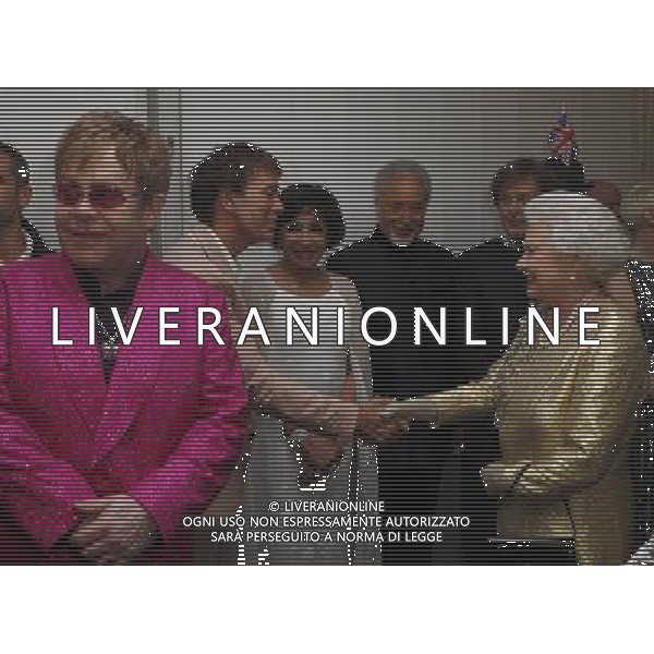 Queen Elizabeth II meets Sir Cliff Richard backstage at The Diamond Jubilee Concert outside Buckingham Palace, London. Picture date: Monday June 4 , 2012. ©photoshot/AGENZIA ALDO LIVERANI SAS - ITALY ONLY - REALI INGLESI: La Regina Elisabetta II d\'inghilterra e la famiglia reale durante le celebrazioni del Giubileo di diamante