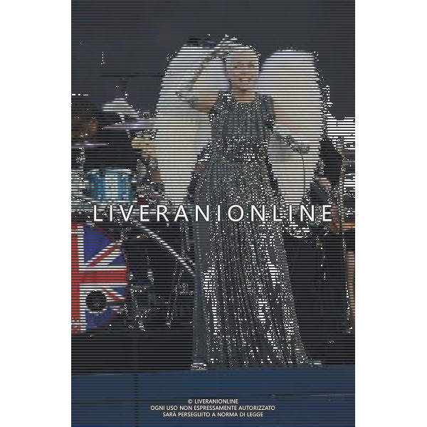  Queens Jubilee Celebrations General Views of ANNIE LENNOX ©photoshot/AGENZIA ALDO LIVERANI SAS - ITALY ONLY - REALI INGLESI: La Regina Elisabetta II d\'inghilterra e la famiglia reale durante le celebrazioni del Giubileo di diamante