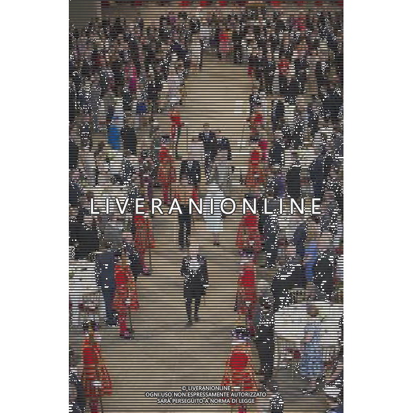 (1732565ac) The Royal family depart the Jubilee Lunch The Queen\'s Diamond Jubilee, Westminster Hall Lunch, London, Britain - 05 Jun 2012 ©photoshot/AGENZIA ALDO LIVERANI SAS - ITALY ONLY - REALI INGLESI: La Regina Elisabetta II d\'inghilterra e la famiglia reale durante le celebrazioni del Giubileo di diamante