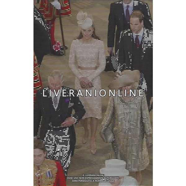 (1732565v) Prince Charles and Camilla, Duchess of Cornwall, Catherine, Duchess of Cambridge and Prince William and Prince Harry The Queen\'s Diamond Jubilee, Westminster Hall Lunch, London, Britain - 05 Jun 2012 ©photoshot/AGENZIA ALDO LIVERANI SAS - ITALY ONLY - REALI INGLESI: La Regina Elisabetta II d\'inghilterra e la famiglia reale durante le celebrazioni del Giubileo di diamante