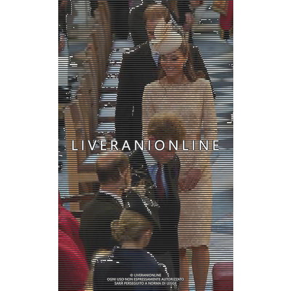 Britain\'s Prince William (L), Catherine, Duchess of Cambridge (R) and Prince Harry (C) attend a national service of thanksgiving to celebrate the QueenÕs Diamond Jubilee at St Paul\'s Cathedral in London on June 5, 2012. Britain\'s Queen Elizabeth II wraps up four days of diamond jubilee celebrations and festivities will conclude with a ceremonial carriage procession in London, a formal contrast to the spectacular pop tribute staged outside Buckingham Palace the day before. ©photoshot/AGENZIA ALDO LIVERANI SAS - ITALY ONLY - REALI INGLESI: La Regina Elisabetta II d\'inghilterra e la famiglia reale durante le celebrazioni del Giubileo di diamante