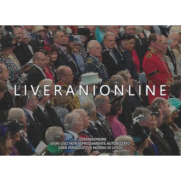 Britain\'s Queen Elizabeth II (C) attends a national service of thanksgiving to celebrate the QueenÕs Diamond Jubilee at St Paul\'s Cathedral in London on June 5, 2012. Britain\'s Queen Elizabeth II wraps up four days of diamond jubilee celebrations and festivities will conclude with a ceremonial carriage procession in London, a formal contrast to the spectacular pop tribute staged outside Buckingham Palace the day before. ©photoshot/AGENZIA ALDO LIVERANI SAS - ITALY ONLY - REALI INGLESI: La Regina Elisabetta II d\'inghilterra e la famiglia reale durante le celebrazioni del Giubileo di diamante