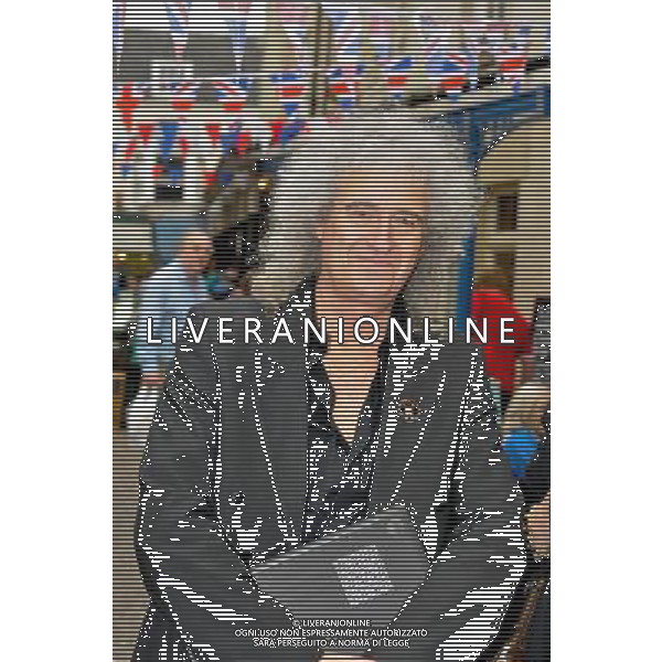  Brian May at Stroud Old Town Hall to attend a Meeting of the Badger Trusts Public Meeting, addressed by Dr Chris Cheeseman, who was a leading Government scientist and head of wildlife diseases research and now supports the anti Badger cull theory. Stroud , Gloucestershire Date 02nd June 2012 /ALDO LIVERANI SAS-ITALY ONLY - EDITORIAL USE ONLY