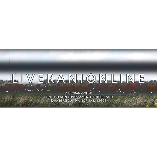 (120606) -- BEIJING, June 6, 2012 () -- Photo taken on May 11, 2012 shows houses equipped with solar panels and wind turbines in the City of the Sun community in Heerhugowaard, the Netherlands. City of the Sun, located in Heerhugowaard, north of Amsterdam, capital of the Netherlands, claimed to be the world\'s first and largest carbon-neutral community. The pioneering sustainable housing project has been nominated for the European Urban Planning Award as well as for the Community Sustainability Award from the International City/County Management Association (ICMA) in the United States. City of the Sun, containing some 4,000 residents in 1,500 houses, is entirely energy self-sufficient, creating as much energy as it consumes. All of the dwellings are eco-friendly, featuring solar panels, high-efficiency insulation and heat pumps. Wind turbines situated in the vicinity of the community supply some 7MW of energy, whilst the 50,000 sq meters of solar panels deliver approximately 2.45MW. Besides the sustainable energy sources, the community also uses natural water filtration systems and all homes have water retrieval tanks outside to make use of rainwater. The project contains some 4,000 residents in 1,500 houses.The development has been designed by Dutch architect and urban planner, Ashok Balohtra, who first came up with the idea of a sustainable city almost 20 years ago. One of Balohtra\'s main aims was to create a community that inspired people to lead a more environmental-friendly lifestyle. The name \'City of the Sun\' is a reference to the fact that the majority of the housing is positioned so as to derive maximum yield from solar energy for photovoltaic solar panels (it is also the largest photovoltaic community worldwide). (/Yan Ting) (lr) ©photoshot/AGENZIA ALDO LIVERANI SAS - ITALY ONLY - Pannelli solari fotovoltaici sui tetti delle abitazioni della Citta\' della comunita\' del Sole di Heerhugowaard, a nord di Amsterdam Paesi Bassi in Olanda con circa 4.000 abitanti in 1.500 case, l\'energia e\' interamente autosufficiente, generando energia per ne quanto consuma.