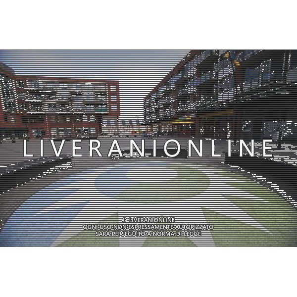 (120606) -- BEIJING, June 6, 2012 () -- Photo taken on May 11, 2012 shows a sign on the ground in the City of the Sun community in Heerhugowaard, the Netherlands. City of the Sun, located in Heerhugowaard, north of Amsterdam, capital of the Netherlands, claimed to be the world\'s first and largest carbon-neutral community. The pioneering sustainable housing project has been nominated for the European Urban Planning Award as well as for the Community Sustainability Award from the International City/County Management Association (ICMA) in the United States. City of the Sun, containing some 4,000 residents in 1,500 houses, is entirely energy self-sufficient, creating as much energy as it consumes. All of the dwellings are eco-friendly, featuring solar panels, high-efficiency insulation and heat pumps. Wind turbines situated in the vicinity of the community supply some 7MW of energy, whilst the 50,000 sq meters of solar panels deliver approximately 2.45MW. Besides the sustainable energy sources, the community also uses natural water filtration systems and all homes have water retrieval tanks outside to make use of rainwater. The project contains some 4,000 residents in 1,500 houses.The development has been designed by Dutch architect and urban planner, Ashok Balohtra, who first came up with the idea of a sustainable city almost 20 years ago. One of Balohtra\'s main aims was to create a community that inspired people to lead a more environmental-friendly lifestyle. The name \'City of the Sun\' is a reference to the fact that the majority of the housing is positioned so as to derive maximum yield from solar energy for photovoltaic solar panels (it is also the largest photovoltaic community worldwide). (/Yan Ting) (lr) ©photoshot/AGENZIA ALDO LIVERANI SAS - ITALY ONLY - Pannelli solari fotovoltaici sui tetti delle abitazioni della Citta\' della comunita\' del Sole di Heerhugowaard, a nord di Amsterdam Paesi Bassi in Olanda con circa 4.000 abitanti in 1.500 case, l\'energia e\' interamente autosufficiente, generando energia per ne quanto consuma.