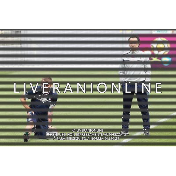 KRAKOW 07.06.2012 TRENING REPREZENTACJI WLOCH N/Z. DANIELE DE ROSSI , CESARE PRANDELLI FOTO: TOMASZ MARKOWSKI / NEWSPIX --- Newspix.pl Italian team training /AG ALDO LIVERANI SAS - ITALY ONLY - *** Local Caption *** .