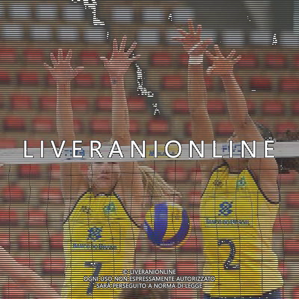 08.06.2012 - Lodz , Atlas Arena , siatkowka , World Grand Prix 2012 , Wlochy (biale) - Brazylia (zolte) N/Z Marianne Steinbrecher , Juciely Cristina Silva Fot. Mariusz Palczynski / Edytor.net/NEWSPIX.PL VOLLEYBALL WOMAN WORD GRAND PRIX BRASIL vs ITALY --- Newspix.pl /AGENZIA ALDO LIVERANI SAS - ITALY ONLY - EDITORIAL USE ONLY Braslie - Italia pallavolo femminile Mondiali di Volley a Lodz, Atlas Arena, Polonia 08/06/2012 *** Local Caption *** www.newspix.pl mail us: info@newspix.pl call us: 0048 022 23 22 222 --- Polish Picture Agency by Ringier Axel Springer Poland