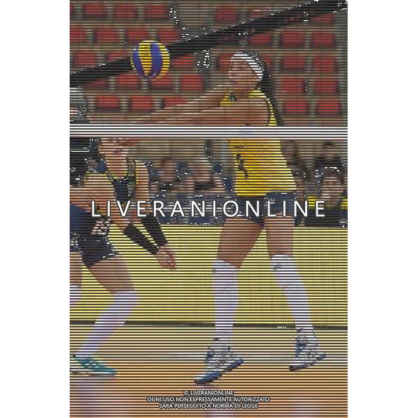 08.06.2012 - Lodz , Atlas Arena , siatkowka , World Grand Prix 2012 , Wlochy (biale) - Brazylia (zolte) N/Z Paula Pequeno Fot. Mariusz Palczynski / Edytor.net/NEWSPIX.PL VOLLEYBALL WOMAN WORD GRAND PRIX BRASIL vs ITALY --- Newspix.pl /AGENZIA ALDO LIVERANI SAS - ITALY ONLY - EDITORIAL USE ONLY Braslie - Italia pallavolo femminile Mondiali di Volley a Lodz, Atlas Arena, Polonia 08/06/2012 *** Local Caption *** www.newspix.pl mail us: info@newspix.pl call us: 0048 022 23 22 222 --- Polish Picture Agency by Ringier Axel Springer Poland