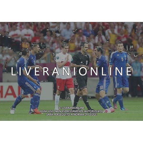 09.04.2012, Poznan, MISTRZOSTWA EUROPY W PILCE NOZNEJ UEFA EURO 2012 POLSKA VS GRECJA POLAND VS GREECE , N Z SEDZIA CARLOS VELASCO CARBALLO , GIORGOS KARAGOUNIS (GRE) , KYRIAKOS PAPADOPOULOS (GRE) , FOT. ADAM JASTRZEBOWSKI / NEWSPIX.PL --- Newspix.pl /AGENZIA ALDO LIVERANI SAS - ITALY ONLY - EDITORIAL USE ONLY Polonia - Grecia Campionati Europei UEFA 2012 Polonia/Ucraina Gruppo A Varsavia (Polonia) 08/06/2012 *** Local Caption *** www.newspix.pl mail us: info@newspix.pl call us: 0048 022 23 22 222 --- Polish Picture Agency by Ringier Axel Springer Poland
