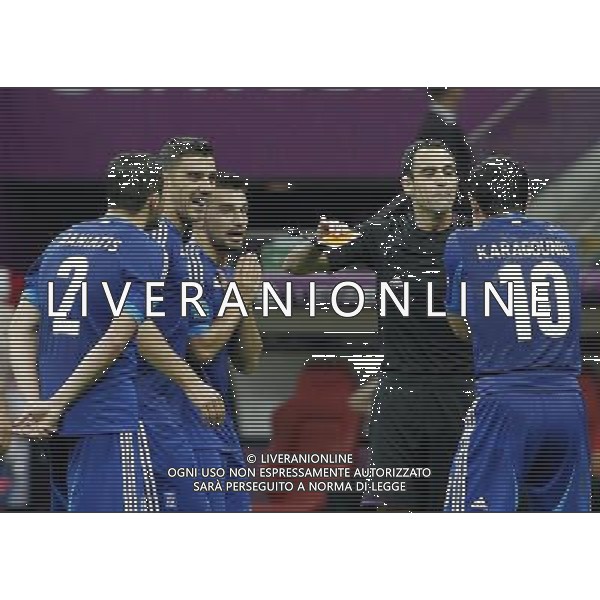 WARSZAWA 08/06/2012 STADION NARODOWY WARSZAWA EURO 2012 PILKA NOZNA MECZ OTWARCIA POLSKA GRECJA FOOTBALL EURO 2012 OPENING MATCH POLAND GREECE N/Z (L) GIANNIS MANIATIS CARLOS VELASCO CARBALLO GIORGOS KARAOUNIS CZERWONA KARTKA FOTO KAMIL KRASZEWSKI APPA/NEWSPIX.PL --- Newspix.pl /AGENZIA ALDO LIVERANI SAS - ITALY ONLY - EDITORIAL USE ONLY Polonia - Grecia Campionati Europei UEFA 2012 Polonia/Ucraina Gruppo A Varsavia (Polonia) 08/06/2012 *** Local Caption *** www.newspix.pl mail us: info@newspix.pl call us: 0048 022 23 22 222 --- Polish Picture Agency by Ringier Axel Springer Poland