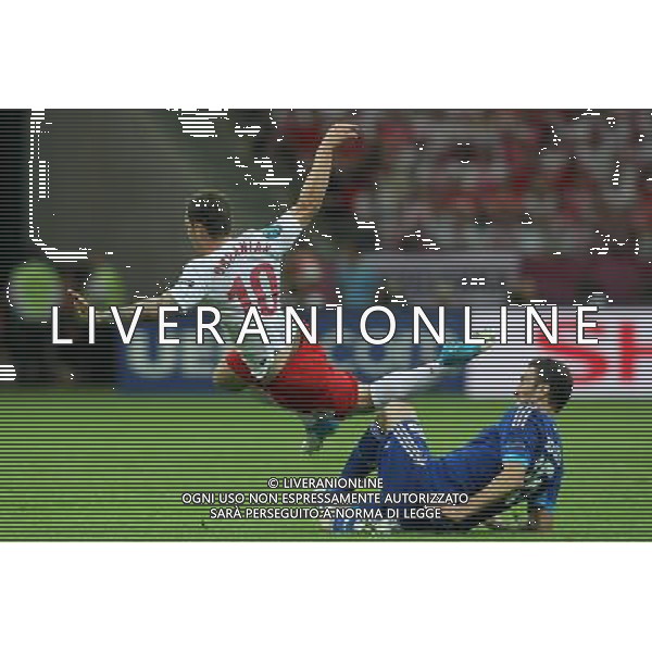 08.06.2012 WARSZAWA - STADION NARODOWY ( WARSAW POLAND NATIONAL STADIUM) PILKA NOZNA (FOOTBALL ) MISTRZOSTWA EUROPY W PILCE NOZNEJ UEFA EURO 2012 ( EUROPEAN CHAMPIONSHIPS UEFA EURO 2012 ) GRUPA A ( POOL A ) MECZ POLSKA - GRECJA ( GAME POLAND - GREECE ) NZ LUDOVIC OBRANIAK (L) VASSILIS TOROSSIDIS (P) FOTO MATEUSZ TRZUSKOWSKI/CYFRASPORT/NEWSPIX.PL --- Newspix.pl /AGENZIA ALDO LIVERANI SAS - ITALY ONLY - EDITORIAL USE ONLY Polonia - Grecia Campionati Europei UEFA 2012 Polonia/Ucraina Gruppo A Varsavia (Polonia) 08/06/2012 *** Local Caption *** www.newspix.pl mail us: info@newspix.pl call us: 0048 022 23 22 222 --- Polish Picture Agency by Ringier Axel Springer Poland