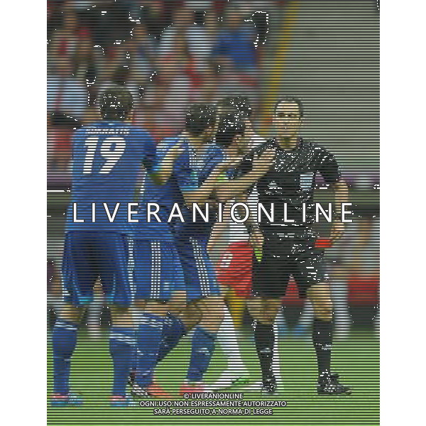 08.06.2012 WARSZAWA PILKA NOZNA KADRA REPREZENTACJA EURO2012 POLSKA I UKRAINA FOOTBALL UEFA EURO 2012 POLAND AND UKRAINE POLSKA - GRECJA POLAND VS. GREECE N/Z CZERWONA KARTKA (RED CARD) SOKRATIS PAPASTATHOPOULOS SEDZIA REFEREE CARLOS VELASCO CARBALLO, FOT LUKASZ LASKOWSKI / PRESSFOCUS NEWSPIXPL --- Newspix.pl /AGENZIA ALDO LIVERANI SAS - ITALY ONLY - EDITORIAL USE ONLY Polonia - Grecia Campionati Europei UEFA 2012 Polonia/Ucraina Gruppo A Varsavia (Polonia) 08/06/2012 *** Local Caption *** www.newspix.pl mail us: info@newspix.pl call us: 0048 022 23 22 222 --- Polish Picture Agency by Ringier Axel Springer Poland