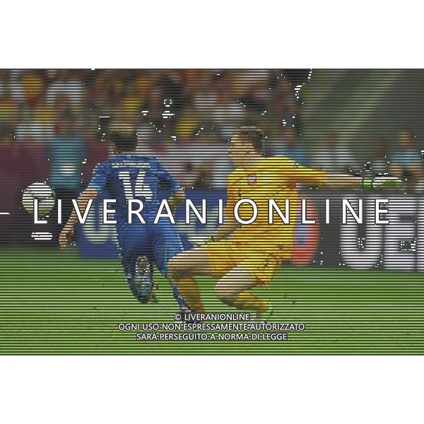 08.06.2012 WARSZAWA PILKA NOZNA KADRA REPREZENTACJA EURO2012 POLSKA I UKRAINA FOOTBALL UEFA EURO 2012 POLAND AND UKRAINE POLSKA - GRECJA POLAND VS. GREECE N/Z FAUL RZUT KARNY DIMITRIS SALPINGIDIS WOJCIECH SZCZESNY FOT LUKASZ LASKOWSKI / PRESSFOCUS NEWSPIXPL --- Newspix.pl /AGENZIA ALDO LIVERANI SAS - ITALY ONLY - EDITORIAL USE ONLY Polonia - Grecia Campionati Europei UEFA 2012 Polonia/Ucraina Gruppo A Varsavia (Polonia) 08/06/2012 *** Local Caption *** www.newspix.pl mail us: info@newspix.pl call us: 0048 022 23 22 222 --- Polish Picture Agency by Ringier Axel Springer Poland