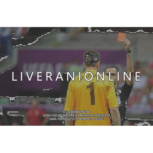 08.06.2012 WARSZAWA (WARSAW POLAND) STADION NARODOWY (NATIONAL STADIUM) PILKA NOZNA (FOOTBALL) UEFA EURO 2012 POLAND UKRAINE MISTRZOSTWA EUROPY W PILCE NOZNEJ POLSKA UKRAINA MECZ OTWARCIA POLSKA - GRECJA (POLAND - GREECE) N/Z WOJCIECH SZCZESNY CZERWONA KARTKA FAUL CARLOS VELASCO CARBALLO FOTO NORBERT BARCZYK / PRESSFOCUS/NEWSPIX.PL --- Newspix.pl /AGENZIA ALDO LIVERANI SAS - ITALY ONLY - EDITORIAL USE ONLY Polonia - Grecia Campionati Europei UEFA 2012 Polonia/Ucraina Gruppo A Varsavia (Polonia) 08/06/2012 *** Local Caption *** www.newspix.pl mail us: info@newspix.pl call us: 0048 022 23 22 222 --- Polish Picture Agency by Ringier Axel Springer Poland