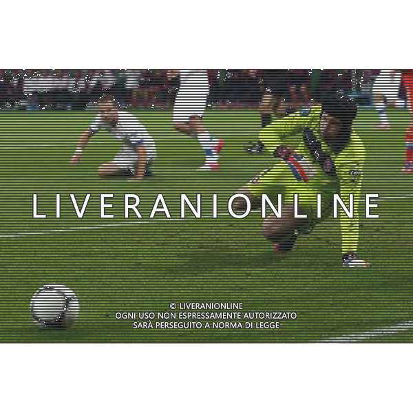 08.06.2012 WROCLAW - STADION MIEJSKI ( WROCLAW POLAND MUNICIPIAL STADIUM) PILKA NOZNA (FOOTBALL ) MISTRZOSTWA EUROPY W PILCE NOZNEJ UEFA EURO 2012 ( EUROPEAN CHAPIONSHIPS UEFA EURO 2012 ) GRUPA A ( POOL A ) MECZ ROSJA - CZECHY ( GAME CZECH REPUBLIC - RUSSIA ) NZ/: PETR CECH (CZE) FOTO JAKUB PIASECKI/CYFRASPORT/NEWSPIX.PL --- Newspix.pl /Agenzia Aldo Liverani Sas - ITALY ONLY - Russia - Repubblica Ceca Campionati Europei UEFA 2012 Polonia/Ucraina Gruppo A Wroclaw (Polonia) 08/06/2012 *** Local Caption *** www.newspix.pl mail us: info@newspix.pl call us: 0048 022 23 22 222 --- Polish Picture Agency by Ringier Axel Springer Poland