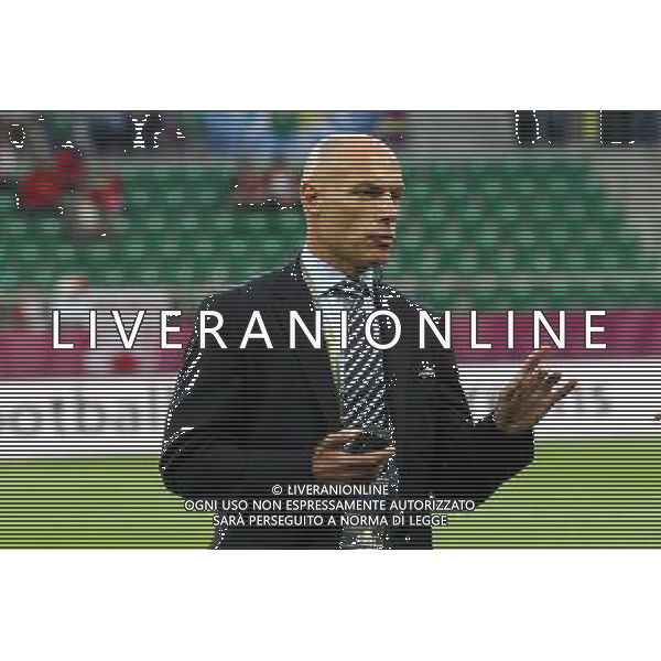 08.06.2012 WROCLAW - STADION MIEJSKI ( WROCLAW POLAND MUNICIPIAL STADIUM) PILKA NOZNA (FOOTBALL ) MISTRZOSTWA EUROPY W PILCE NOZNEJ UEFA EURO 2012 ( EUROPEAN CHAPIONSHIPS UEFA EURO 2012 ) GRUPA A ( POOL A ) MECZ ROSJA - CZECHY ( GAME CZECH REPUBLIC - RUSSIA ) NZ/: HOWARD WEBB (REFEREE) FOTO JAKUB PIASECKI/CYFRASPORT/NEWSPIX.PL --- Newspix.pl /Agenzia Aldo Liverani Sas - ITALY ONLY - Russia - Repubblica Ceca Campionati Europei UEFA 2012 Polonia/Ucraina Gruppo A Wroclaw (Polonia) 08/06/2012 *** Local Caption *** www.newspix.pl mail us: info@newspix.pl call us: 0048 022 23 22 222 --- Polish Picture Agency by Ringier Axel Springer Poland