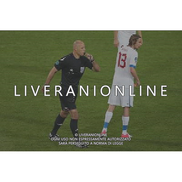 WROCLAW 08.06.2012 N/Z: SEDZIA REFEREE SCHIEDSRICHTER- HOWARD WEBB CZECHY - ROSJA MISTRZOSTWA EUROPY W PILCE NOZNEJ GRUPA A FAZA GRUPOWA PILKA NOZNA UEFA EURO 2012 CZECH REPUBLIC - RUSSIA UEFA EUROPEAN FOOTBALL CHAMPIONSHIP GROUP STAGE GROUP A FOOTBALL SOCCER UEFA EURO 2012 TSCHECHIEN - RUSSLAND UEFA FUSSBALL EUROPAMEISTERSCHAFT GRUPPE A FUSSBAL EURO 2012 BRESLAU MACIEJ OPALA / NEWSPIX.PL --- Newspix.pl /Agenzia Aldo Liverani Sas - ITALY ONLY - Russia - Repubblica Ceca Campionati Europei UEFA 2012 Polonia/Ucraina Gruppo A Wroclaw (Polonia) 08/06/2012 *** Local Caption *** www.newspix.pl mail us: info@newspix.pl call us: 0048 022 23 22 222 --- Polish Picture Agency by Ringier Axel Springer Poland