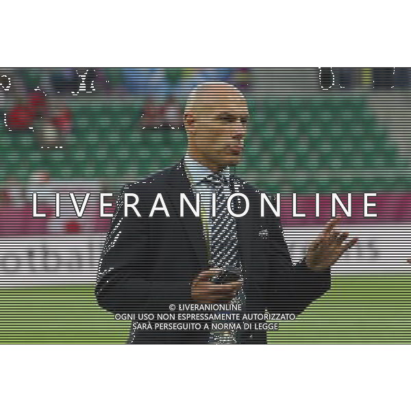 08.06.2012 WROCLAW - STADION MIEJSKI ( WROCLAW POLAND MUNICIPIAL STADIUM) PILKA NOZNA (FOOTBALL ) MISTRZOSTWA EUROPY W PILCE NOZNEJ UEFA EURO 2012 ( EUROPEAN CHAPIONSHIPS UEFA EURO 2012 ) GRUPA A ( POOL A ) MECZ ROSJA - CZECHY ( GAME CZECH REPUBLIC - RUSSIA ) NZ/: HOWARD WEBB (REFEREE) FOTO JAKUB PIASECKI/CYFRASPORT/NEWSPIX.PL --- Newspix.pl AG ALDO LIVERANI S A S ONLY ITALY *** Local Caption *** www.newspix.pl mail us: info@newspix.pl call us: 0048 022 23 22 222 --- Polish Picture Agency by Ringier Axel Springer Poland