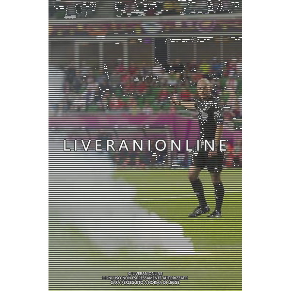 WROCLAW 08 06 2012 STADION MIEJSKI PRZY AL SLASKA 1 ARENA EURO 2012 MECZ NR 2 EURO 2012 ROSJA v CZECHY N Z HOWARD WEBB Referee RACA NA MURAWIE SEBASTIAN BOROWSKI Newspix.pl MUNICIPAL STADIUM WROCLAW AT AL SLASKA 1 GAME 2 OF EURO 2012 RUSSIA v CZECH REPUBLIC --- Newspix.pl AG ALDO LIVERANI S A S ONLY ITALY *** Local Caption *** www.newspix.pl mail us: info@newspix.pl call us: 0048 022 23 22 222 --- Polish Picture Agency by Ringier Axel Springer Poland