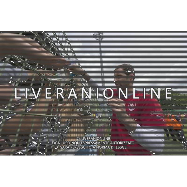 WROCLAW 09 06 2012 TRENING REPREZENTACJI CZECH NA STADIONIE PRZY OPOROWSKIEJ DZIEN PO PO PRZEGRANYM MECZU Z ROSJA 1 4 N Z PETR CECH Czech Republic ROZDAJE AUTOGRAFY SEBASTIAN BOROWSKI Newspix.pl TRAINING OF CZECH REPUBLIC NATIONAL FOOTBALL TEAM AT MUNICIPAL STADIUM OPOROWSKA WROCLAW DAY AFTER THE GAME WITH RUSSIA --- Newspix.pl AG ALDO LIVERANI S A S ONLY ITALY *** Local Caption *** www.newspix.pl mail us: info@newspix.pl call us: 0048 022 23 22 222 --- Polish Picture Agency by Ringier Axel Springer Poland