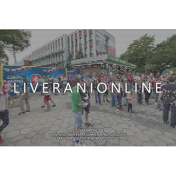 WROCLAW 09 06 2012 TRENING REPREZENTACJI CZECH NA STADIONIE PRZY OPOROWSKIEJ DZIEN PO PO PRZEGRANYM MECZU Z ROSJA 1 4 N Z TLUMNIE ZGROMADZENI KIBICE CZEKAJA NA PRZYJAZD CZESKIEJ REPREZENTACJI NA OTWARTY TRENING SEBASTIAN BOROWSKI Newspix.pl TRAINING OF CZECH REPUBLIC NATIONAL FOOTBALL TEAM AT MUNICIPAL STADIUM OPOROWSKA WROCLAW DAY AFTER THE GAME WITH RUSSIA --- Newspix.pl AG ALDO LIVERANI S A S ONLY ITALY *** Local Caption *** www.newspix.pl mail us: info@newspix.pl call us: 0048 022 23 22 222 --- Polish Picture Agency by Ringier Axel Springer Poland