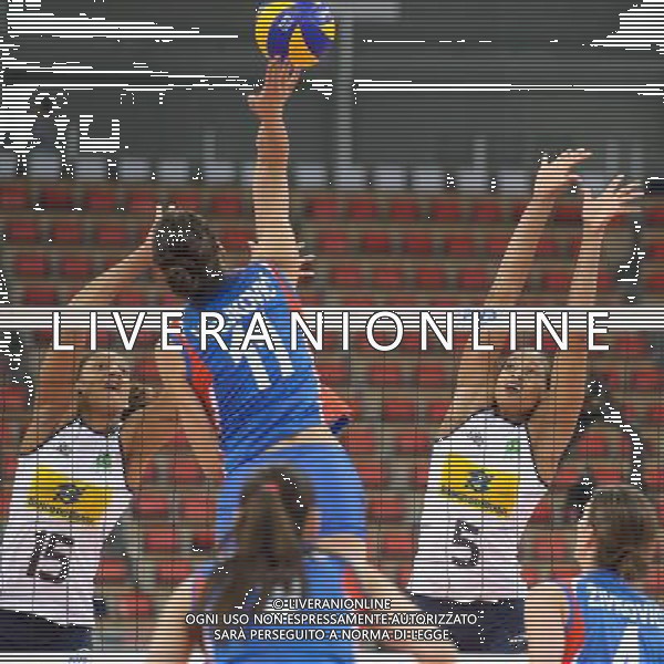 09.06.2012 - Lodz , Atlas Arena , siatkowka , World Grand Prix 2012 , Serbia (niebieskie) - Brazylia (biale) N/Z Joyce Silva , Stefana Veljkovic , Natasa Krsmanovic Fot. Mariusz Palczynski / Edytor.net/NEWSPIX.PL WOMAN VOLLEYBALL GRAND PRIX BRASIL vs SERBIA --- Newspix.pl AG ALDO LIVERANI S A S ONLY ITALY *** Local Caption *** www.newspix.pl mail us: info@newspix.pl call us: 0048 022 23 22 222 --- Polish Picture Agency by Ringier Axel Springer Poland