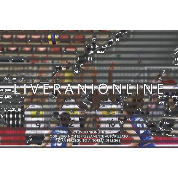 09.06.2012 LODZ, HALA ATLAS ARENA , SIATKOWKA KOBIET TURNIEJ WORLD GRAND PRIX (WOMEN\'S VOLLEYBALL FIVB WGP ) MECZ (GAME MATCH) SERBIA - BRAZYLIA (SERBIA - BRASIL) NZ OD L: FERREIRA FERNANDA, SILVIA JUCIELY CRISTINA, FERNANDA RODRIGUES FOTO KATARZYNA PLEWCZYNSKA/CYFRASPORT/NEWSPIX.PL --- Newspix.pl --- Newspix.pl AG ALDO LIVERANI S A S ONLY ITALY *** Local Caption *** www.newspix.pl mail us: info@newspix.pl call us: 0048 022 23 22 222 --- Polish Picture Agency by Ringier Axel Springer Poland