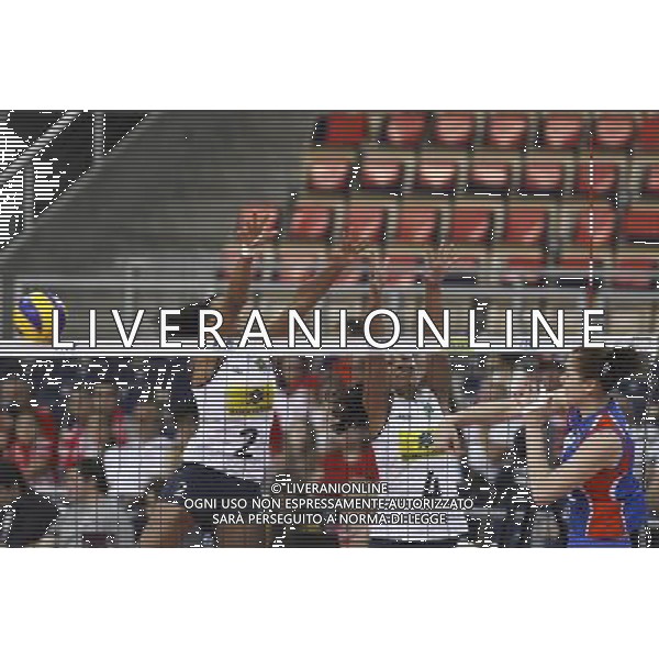 09.06.2012 LODZ, HALA ATLAS ARENA , SIATKOWKA KOBIET TURNIEJ WORLD GRAND PRIX (WOMEN\'S VOLLEYBALL FIVB WGP ) MECZ (GAME MATCH) SERBIA - BRAZYLIA (SERBIA - BRASIL) NZ SILVA JUCIELY CRISTINA 9 L) PAULA PEQUENO ( C) FOTO KATARZYNA PLEWCZYNSKA/CYFRASPORT/NEWSPIX.PL --- Newspix.pl --- Newspix.pl AG ALDO LIVERANI S A S ONLY ITALY *** Local Caption *** www.newspix.pl mail us: info@newspix.pl call us: 0048 022 23 22 222 --- Polish Picture Agency by Ringier Axel Springer Poland