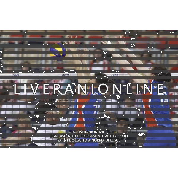 09.06.2012 LODZ, HALA ATLAS ARENA , SIATKOWKA KOBIET TURNIEJ WORLD GRAND PRIX (WOMEN\'S VOLLEYBALL FIVB WGP ) MECZ (GAME MATCH) SERBIA - BRAZYLIA (SERBIA - BRASIL) NZ PAULA PEQUENO( L) STEFANA VELJKOVIC 9 C) SANJA STAROVIC ( P) FOTO KATARZYNA PLEWCZYNSKA/CYFRASPORT/NEWSPIX.PL --- Newspix.pl --- Newspix.pl AG ALDO LIVERANI S A S ONLY ITALY *** Local Caption *** www.newspix.pl mail us: info@newspix.pl call us: 0048 022 23 22 222 --- Polish Picture Agency by Ringier Axel Springer Poland