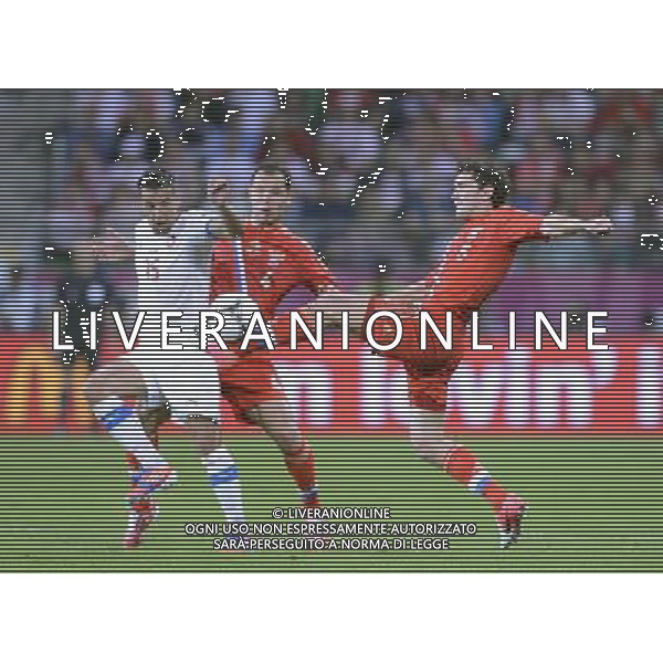 (120609) -- WARSAW, June 9, 2012 () -- Milan Baros (L) of the Czech Republic vies with Yuri Zhirkov (R) of Russia during their Group A match at the Euro 2012 football championships in Wroclaw, Poland, June 8, 2012. (/Wu Wei) (jyc) ©PHOTOSHOT/Agenzia Aldo Liverani Sas - ITALY ONLY: Russia - Repubblica Ceca Campionati Europei UEFA 2012 Polonia/Ucraina Gruppo A Wroclaw (Polonia) 08/06/2012 