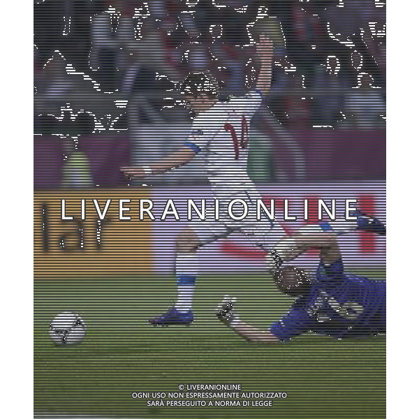 (120609) -- WROCLAW, June 9, 2012 () -- Vaclav Pilar (L) of the Czech Republic vies with Russia\'s goalkeeper Vyacheslav Malafeev during their Group A match at the Euro 2012 football championships in Wroclaw, Poland, June 8, 2012. Russia won 4-1. (/Wu Wei) (jyc) ©PHOTOSHOT/Agenzia Aldo Liverani Sas - ITALY ONLY: Russia - Repubblica Ceca Campionati Europei UEFA 2012 Polonia/Ucraina Gruppo A Wroclaw (Polonia) 08/06/2012 