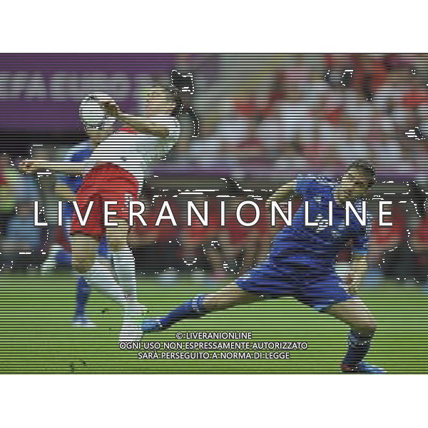 (120609) -- WARSAW, June 9, 2012 () -- Robert Lewandowski (L) of Poland vies with Sokratis Papastathopoulos of Greece during their Group A match at the Euro 2012 football championship in Warsaw, Poland, June 8, 2012. (/Ma Ning) (jyc) ©photoshot/Agenzia Aldo Liverani Sas - ITALY ONLY: Polonia - Grecia Campionati Europei UEFA 2012 Polonia/Ucraina Gruppo A Varsavia (Polonia) 08/06/2012