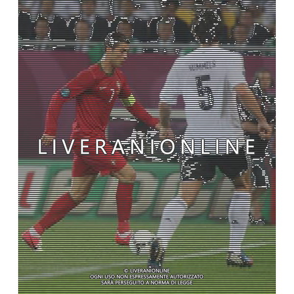 09.06.2012, LWOW, PILKA NOZNA, FOOTBALL, MISTRZOSTWA EUROPY W PILCE NOZNEJ, EURO 2012, FOOTBALL EUROPEAN CHAMPIONSHIP, NIEMCY - PORTUGALIA, GERMANY - PORTUGAL, CRISTIANO RONALDO (POR), MATS HUMMELS (GER), FOT. TOMASZ JASTRZEBOWSKI / FOTO OLIMPIK/NEWSPIX.PL --- Newspix.pl /Agenzia Aldo Liverani Sas - ITALY ONLY: Germania - Portogallo Campionati Europei UEFA 2012 Polonia/Ucraina Gruppo B Leopoli (Ucraina) 09/06/2012 *** Local Caption *** www.newspix.pl mail us: info@newspix.pl call us: 0048 022 23 22 222 --- Polish Picture Agency by Ringier Axel Springer Poland