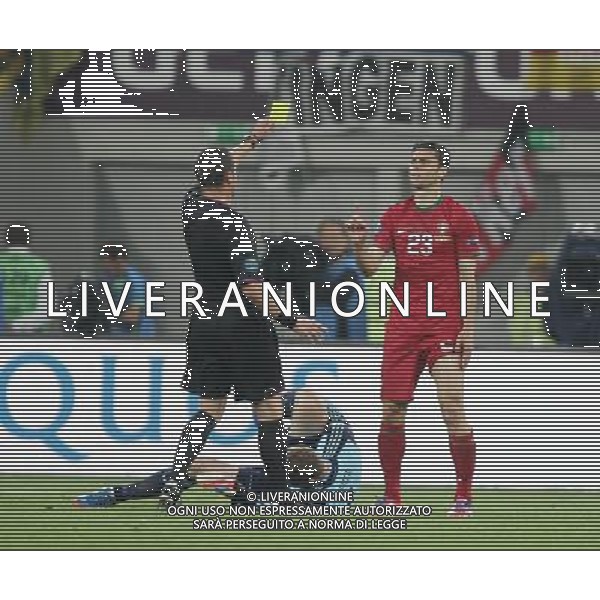 LWOW STADION OLIMPIJSKI 09.06.2012 EURO 2012 PILKA NOZNA GRUPA B NIEMCY - PORTUGALIA NZ ZOLTA KARTKA DLA HELDER POSTIGA POR FOT MICHAL NOWAK / NEWSPIX.PL LVIV OLYMPIC STADIUM 09.06.2012 EURO 2012 GROUP B GERMANY - PORTUGAL YELLOW CARD FOR HELDER POSTIGA POR MICHAL NOWAK / NEWSPIX.PL --- Newspix.pl /Agenzia Aldo Liverani Sas - ITALY ONLY: Germania - Portogallo Campionati Europei UEFA 2012 Polonia/Ucraina Gruppo B Leopoli (Ucraina) 09/06/2012 *** Local Caption *** www.newspix.pl mail us: info@newspix.pl call us: 0048 022 23 22 222 --- Polish Picture Agency by Ringier Axel Springer Poland