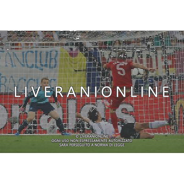 09.06.2012, LWOW, PILKA NOZNA, FOOTBALL, MISTRZOSTWA EUROPY W PILCE NOZNEJ, EURO 2012, FOOTBALL EUROPEAN CHAMPIONSHIP, NIEMCY - PORTUGALIA, GERMANY - PORTUGAL, MANUEL NEUER (GER), FABIO COENTRAO (POR) , FOT. TOMASZ JASTRZEBOWSKI / FOTO OLIMPIK/NEWSPIX.PL --- Newspix.pl *** Local Caption *** www.newspix.pl mail us: info@newspix.pl call us: 0048 022 23 22 222 --- Polish Picture Agency by Ringier Axel Springer Poland