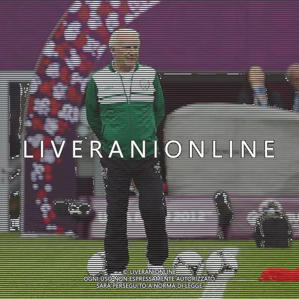 09.06.2012 POZNAN - STADION MIEJSKI ( POZNAN POLAND MUNICIPIAL STADIUM) PILKA NOZNA (FOOTBALL ) MISTRZOSTWA EUROPY W PILCE NOZNEJ UEFA EURO 2012 ( EUROPEAN CHAPIONSHIPS UEFA EURO 2012 ) GRUPA C ( POOL C ) TRENING REPREZENTACJI IRLANDIA( TRAINING TEAM REPUBLIC OF IRLAND ) NZ/: GIOVANNI TRAPATTONU (TRENER/ HEAD COACH) FOTO JAKUB PIASECKI/CYFRASPORT/NEWSPIX.PL --- Newspix.pl AG ALDO LIVERANI S A S ONLY ITALY *** Local Caption *** www.newspix.pl mail us: info@newspix.pl call us: 0048 022 23 22 222 --- Polish Picture Agency by Ringier Axel Springer Poland